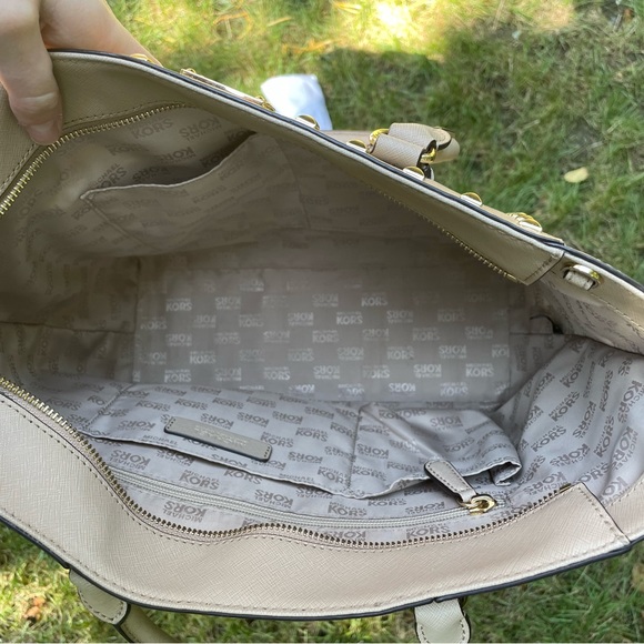 Sandrine Stud Michael Kors tan tote - Picture 6 of 8